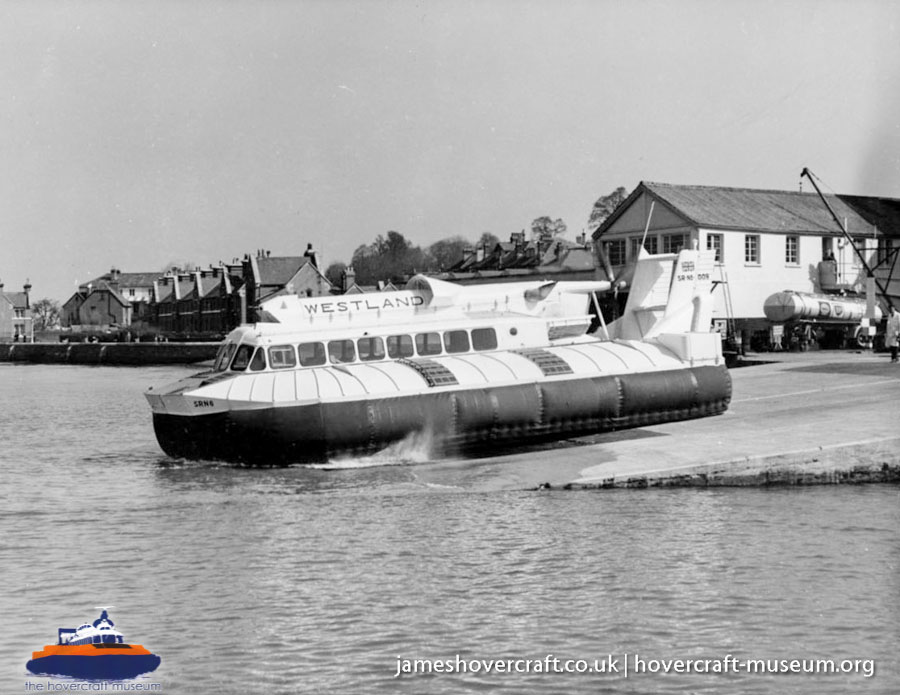 SRN6 passenger hovercraft -  (credit: The <a href='http://www.hovercraft-museum.org/' target='_blank'>Hovercraft Museum Trust</a>).